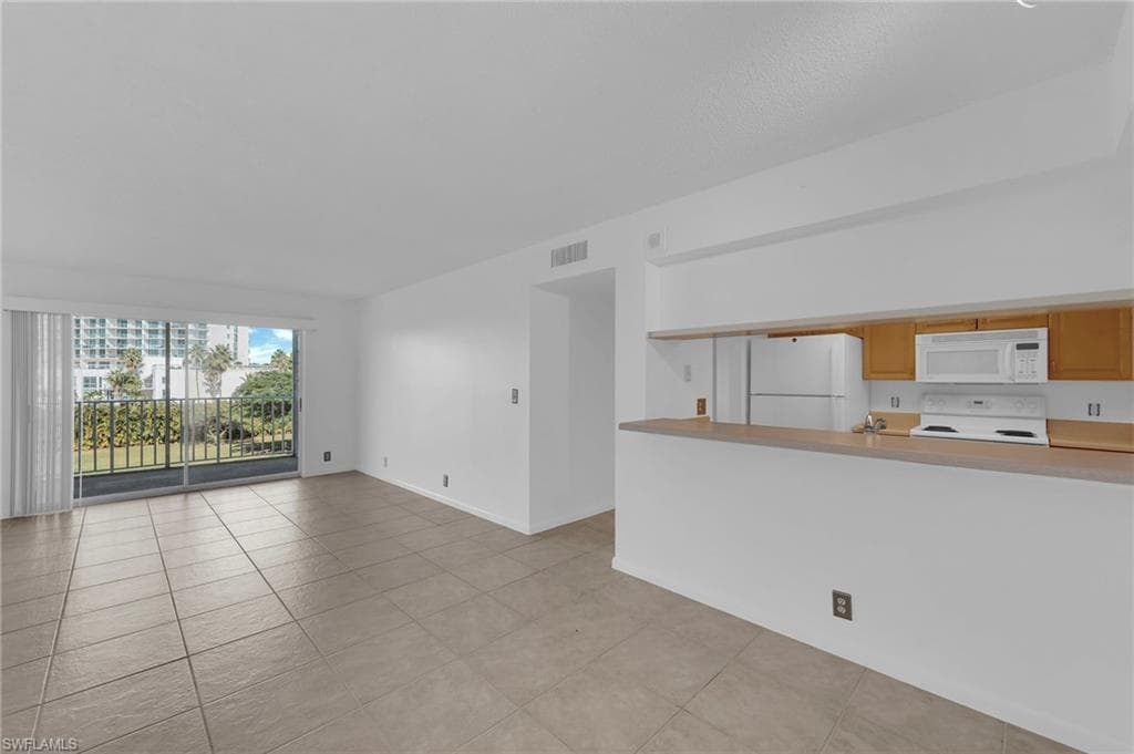 2875 Palm Beach BLVD 205-7