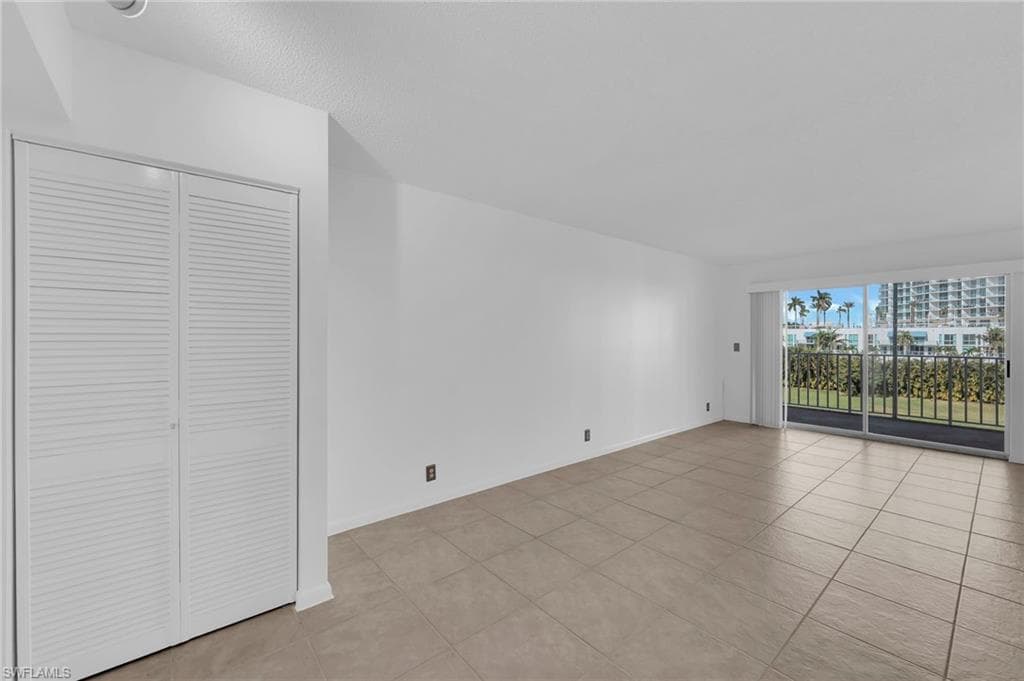 2875 Palm Beach BLVD 205-9