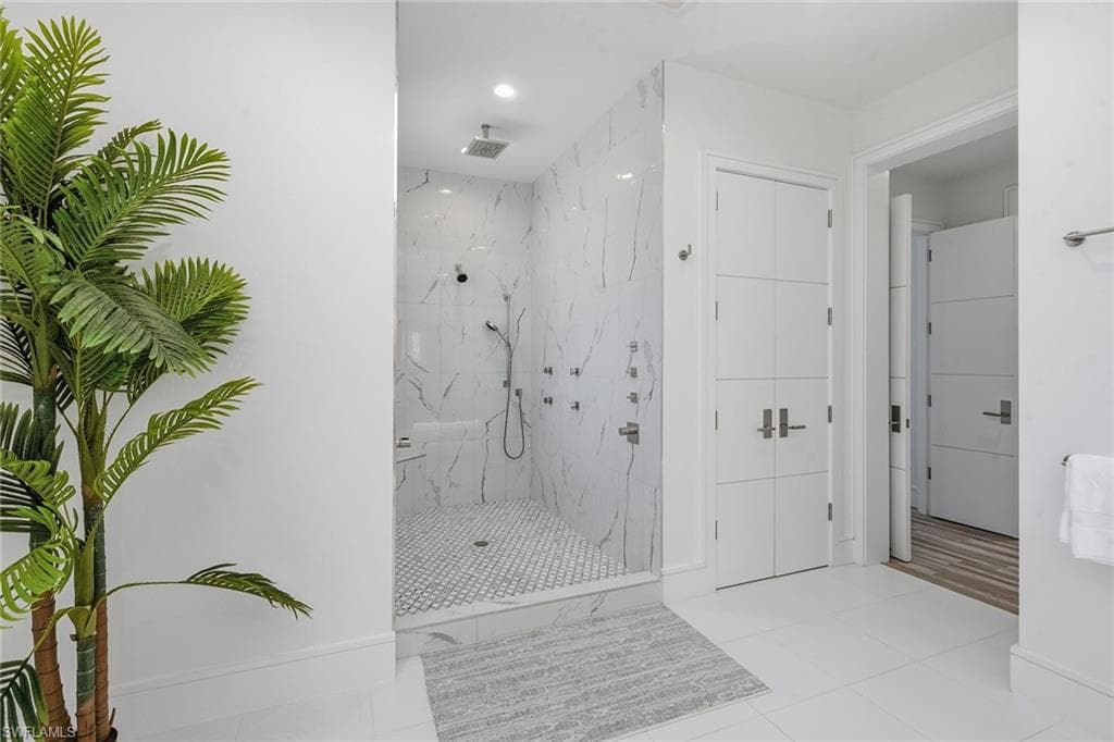 158 Beach DR-29