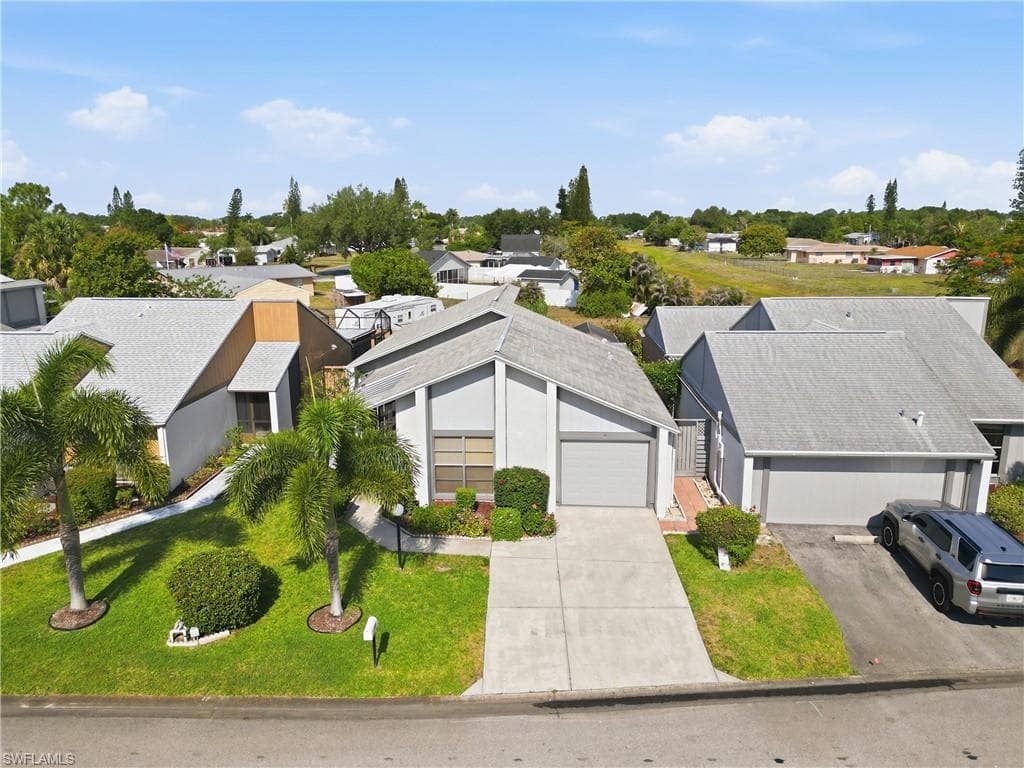 9753 Maplecrest CIR-32