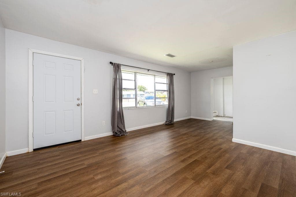 4631 New Haven DR-10