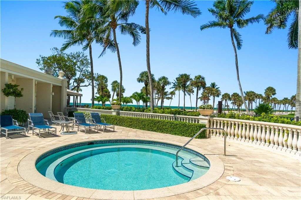 4021 Gulf Shore BLVD N 702-26