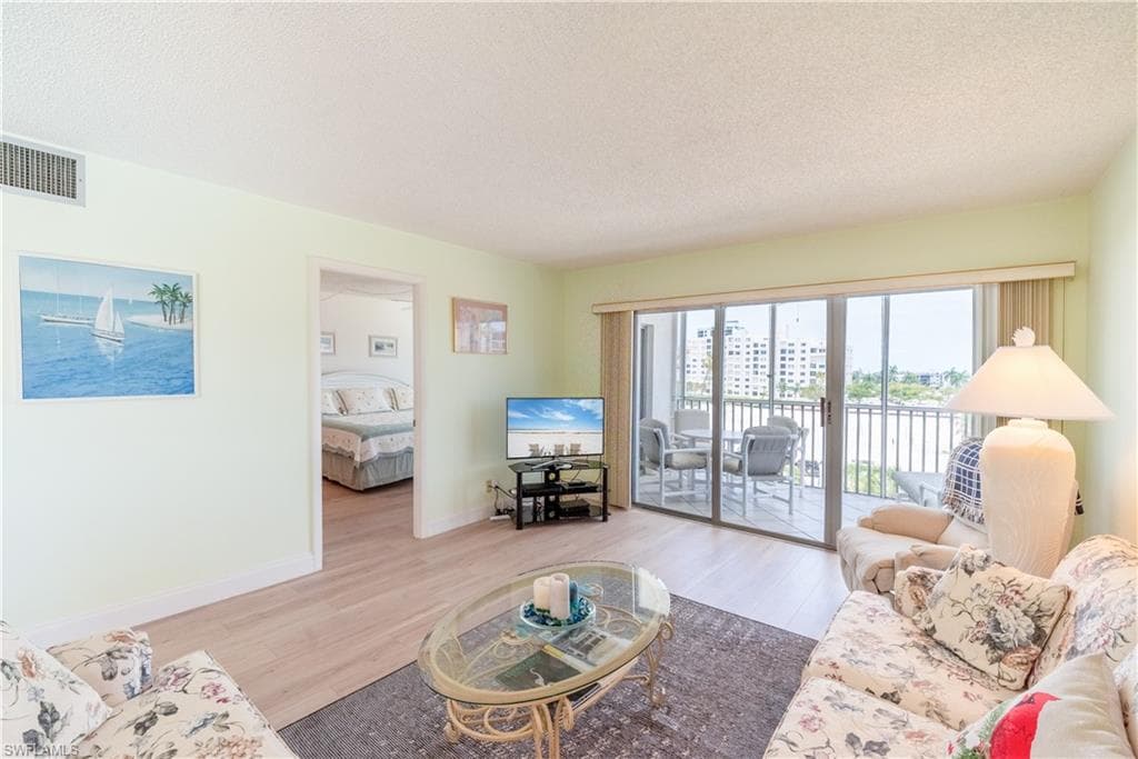 6900 Estero BLVD 401-12