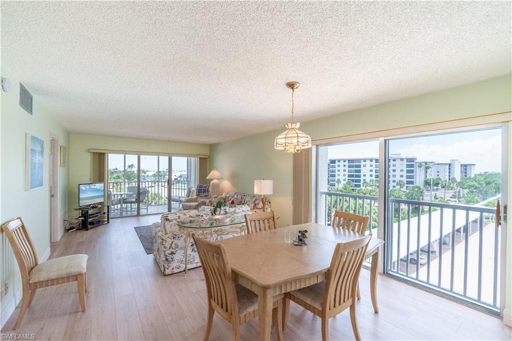 6900 Estero BLVD 401-7