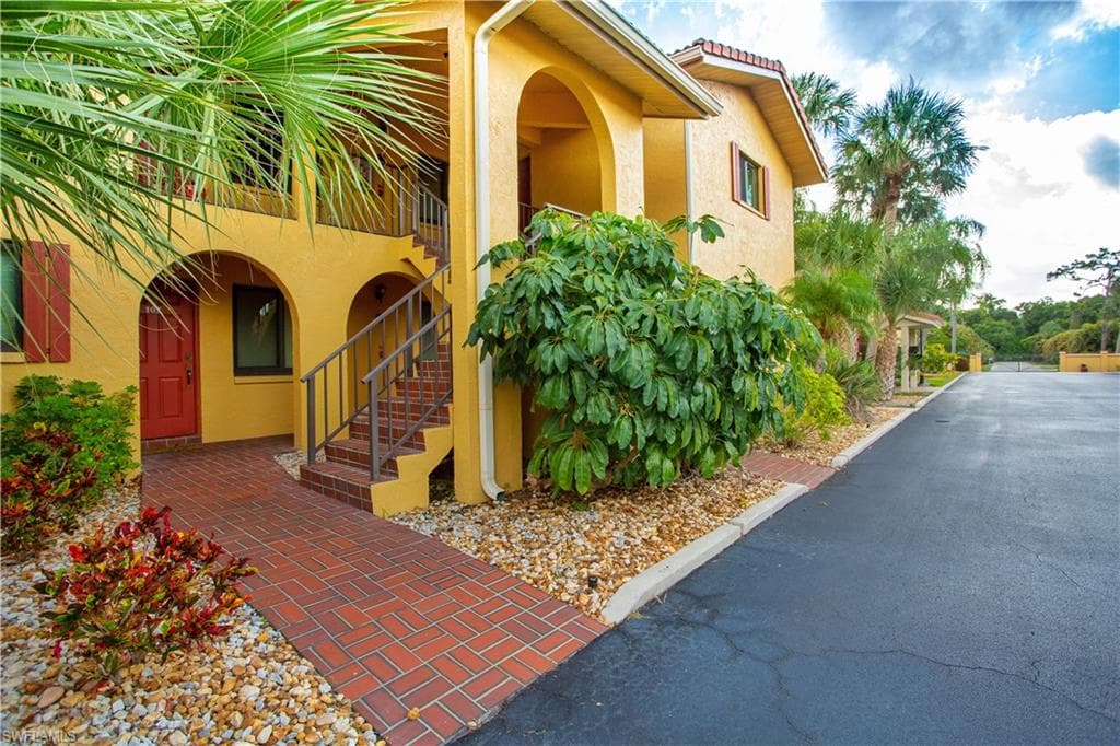 9871 Citadel LN 208-1