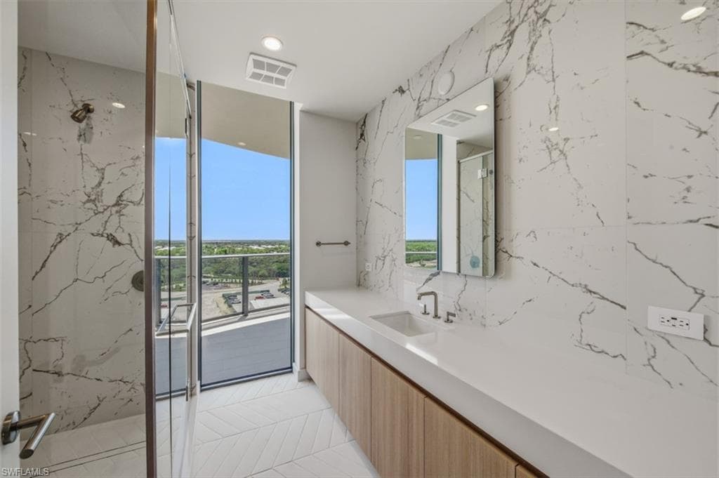 5100 Seagrass BLVD 901-16