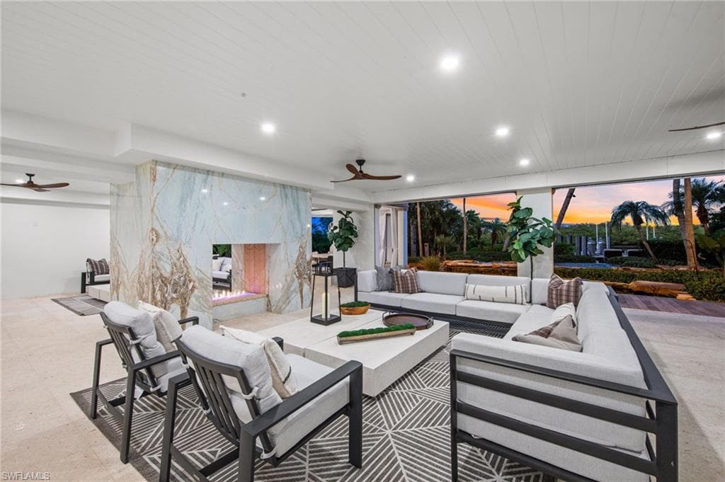 3675 Gordon DR-42