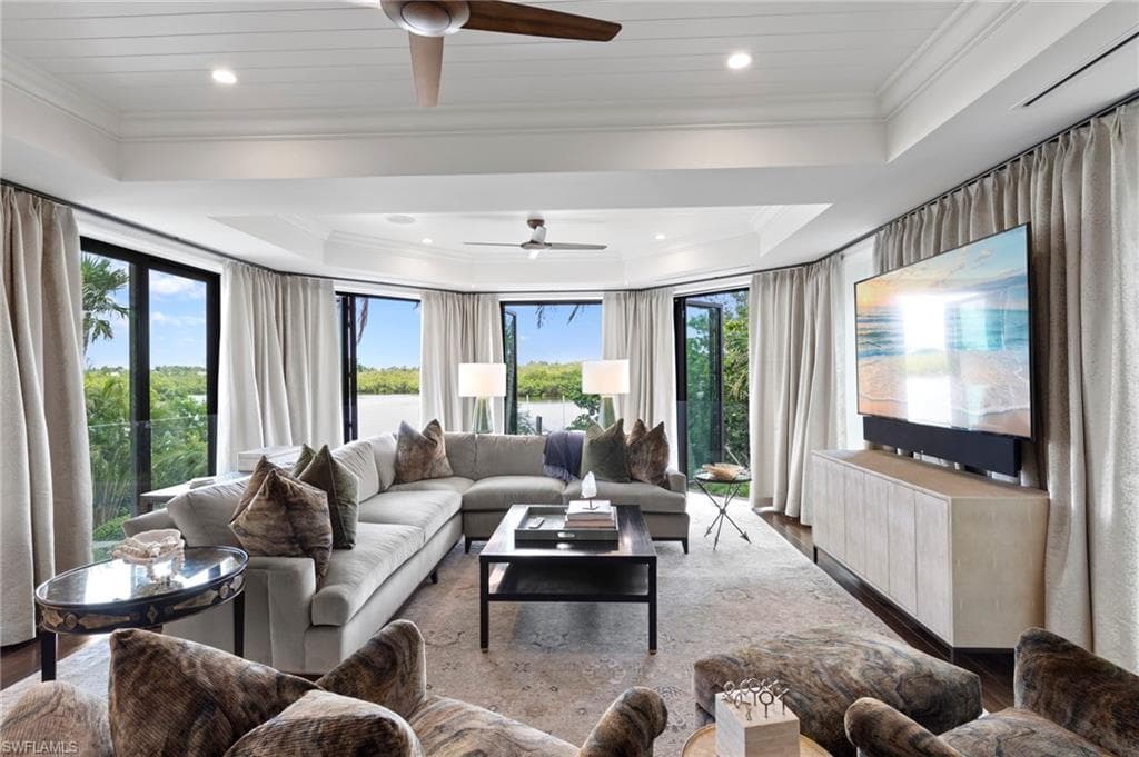 3675 Gordon DR-25