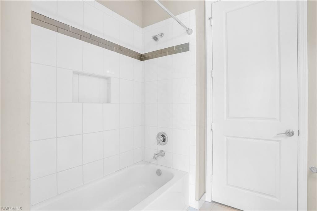 4420 Aurora ST-37