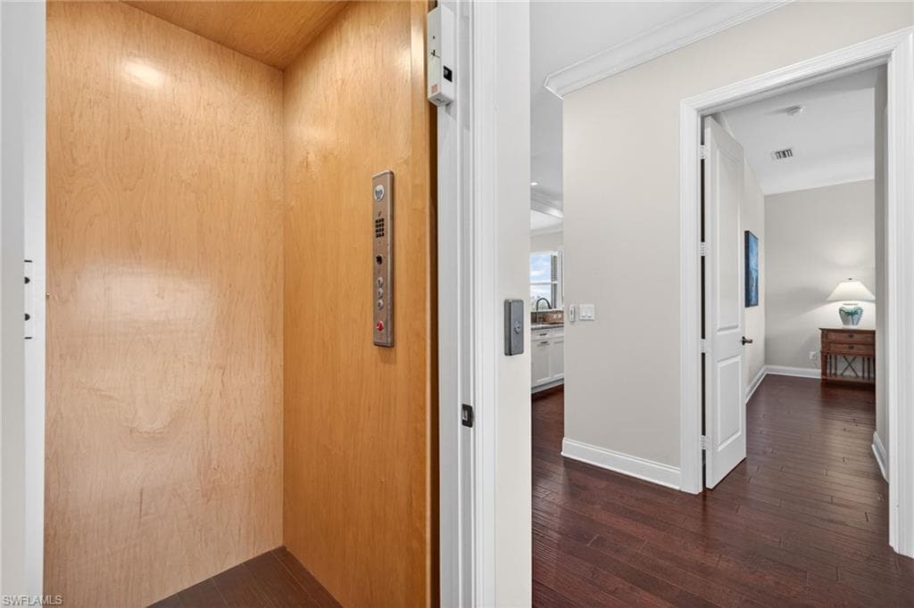 243 Driftwood LN-25