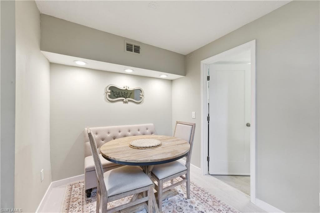 16001 Amberwood Lake CT 1-8