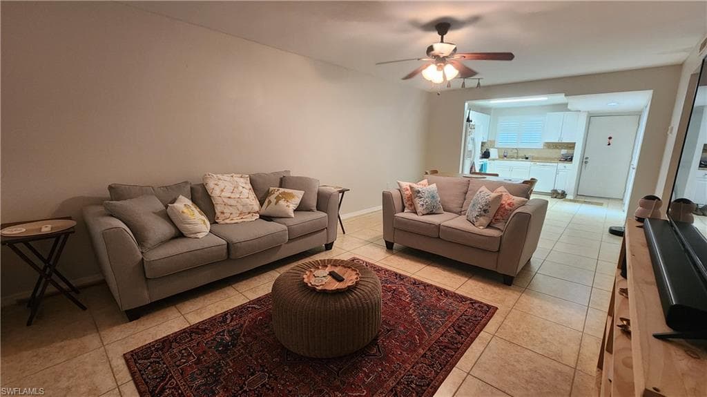 2121 Collier AVE 107-11