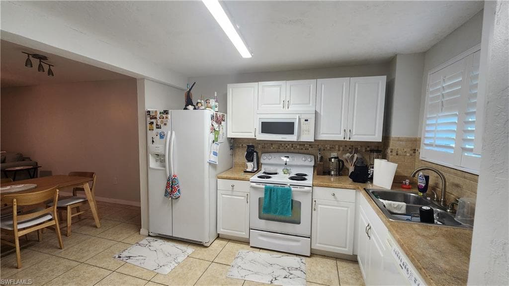 2121 Collier AVE 107-8