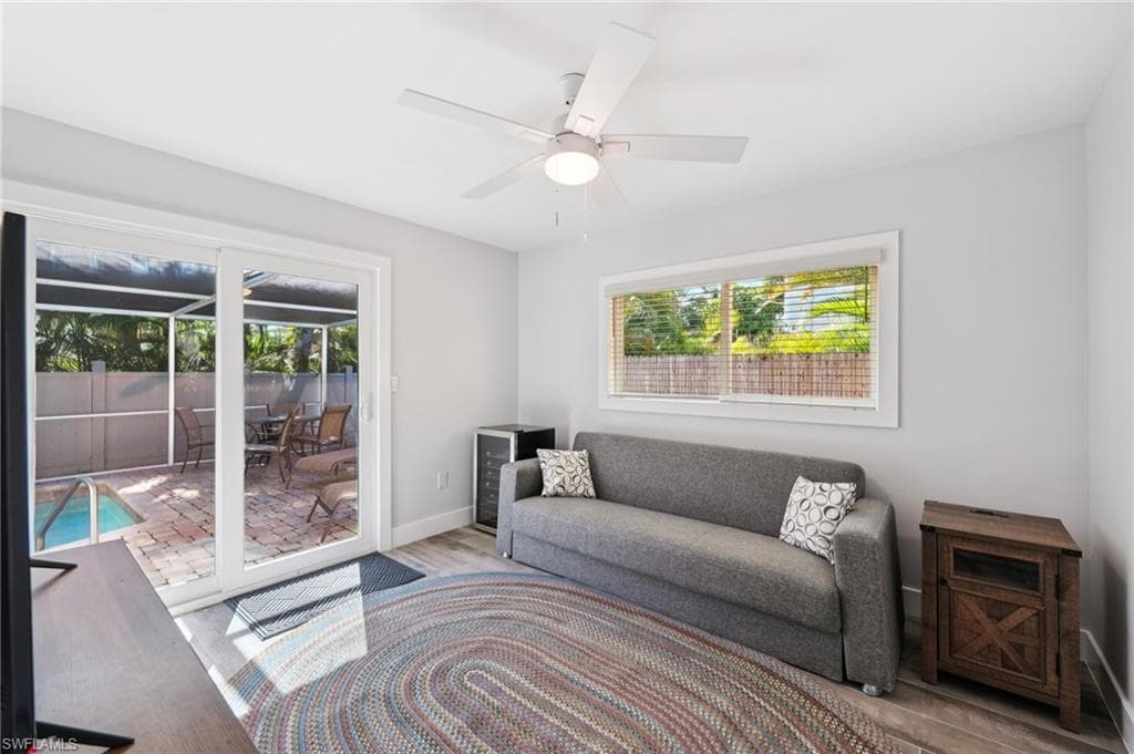 210 Hibiscus DR-27