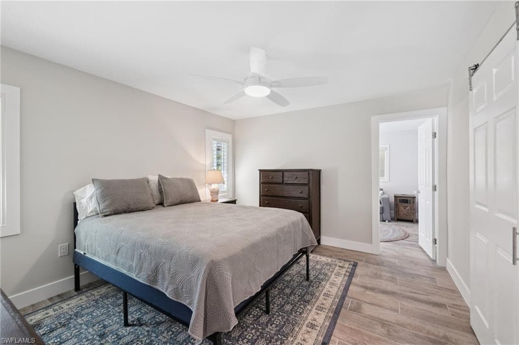 210 Hibiscus DR-22