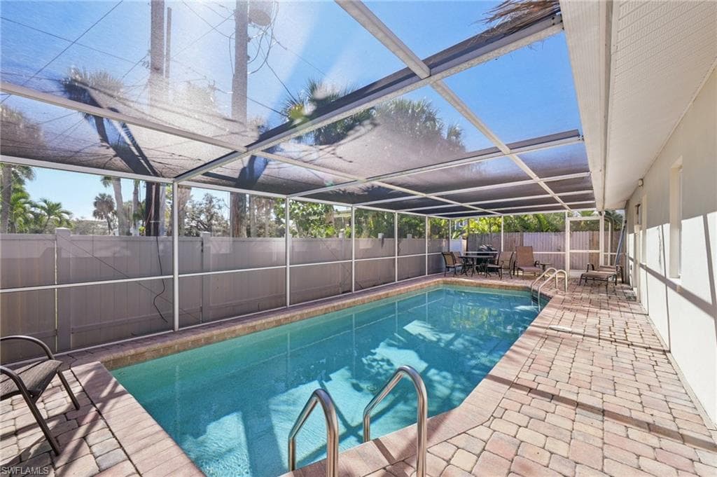210 Hibiscus DR-29