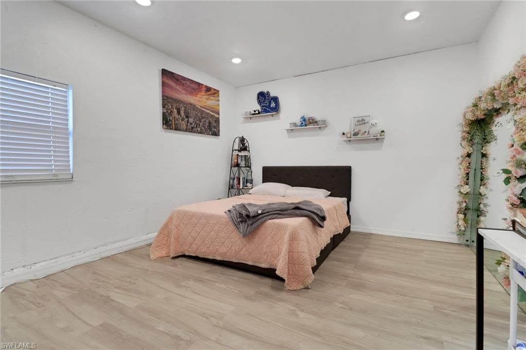 9104 King RD W-17