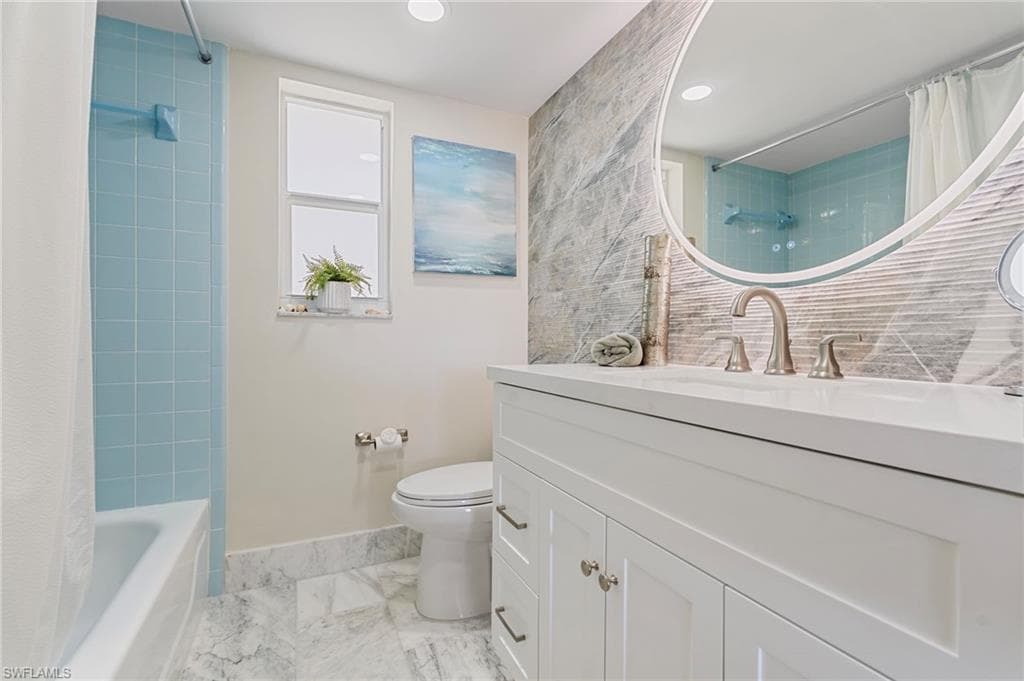 185 Palm DR 18L-17