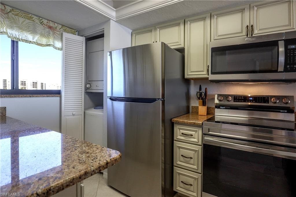 8350 Estero BLVD 423-5