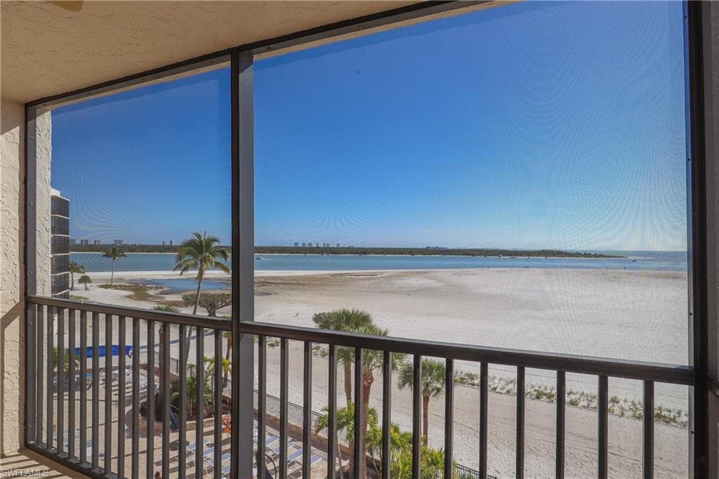 8350 Estero BLVD 423-4
