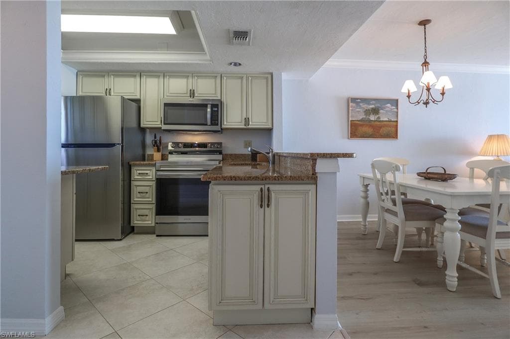 8350 Estero BLVD 423-8