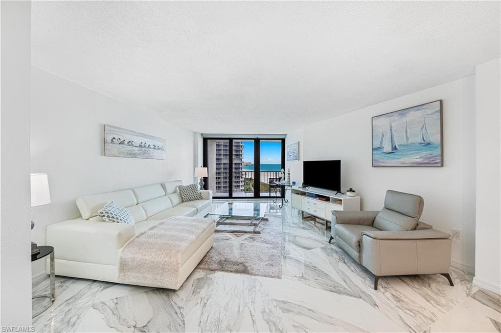 320 Seaview CT 1207-6
