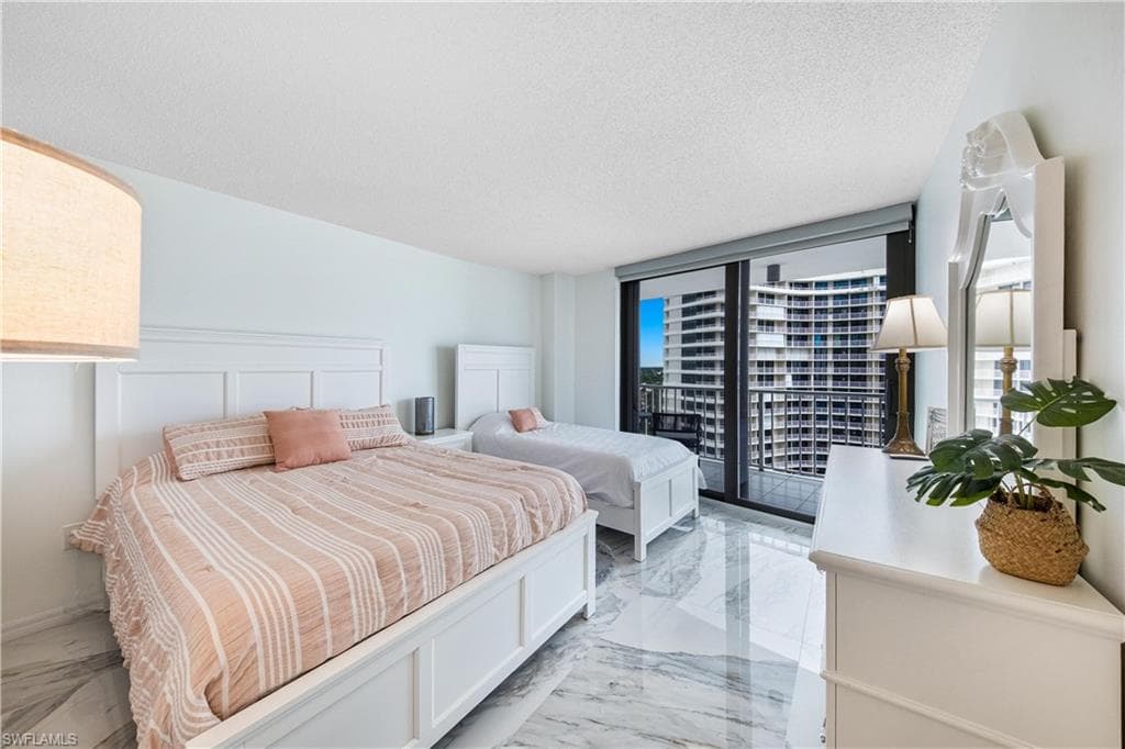 320 Seaview CT 1207-22