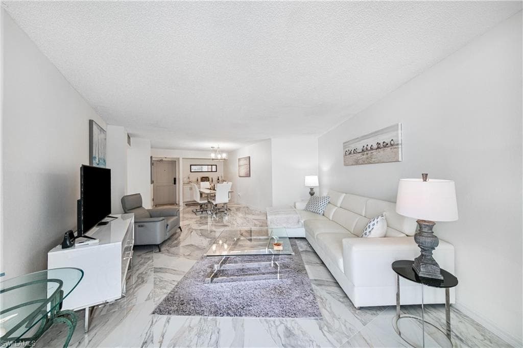 320 Seaview CT 1207-7