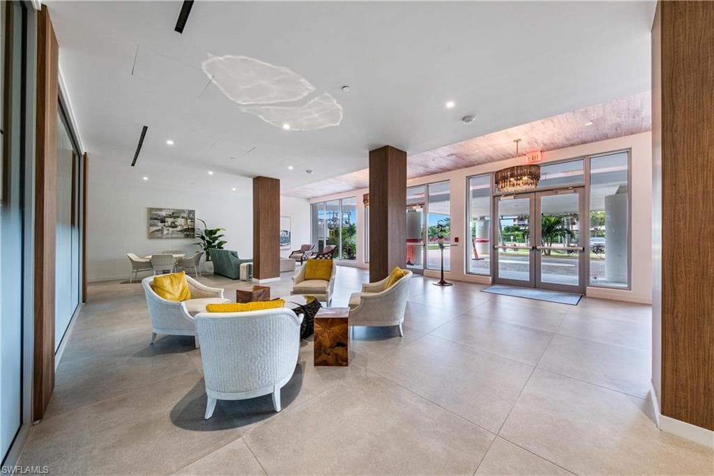 320 Seaview CT 1207-30