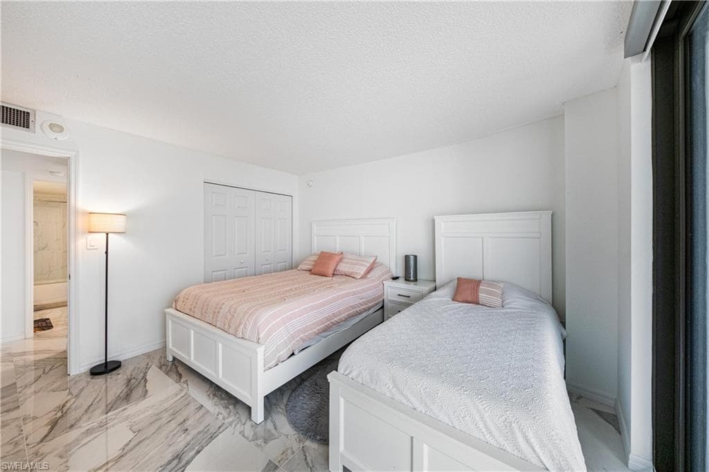 320 Seaview CT 1207-18