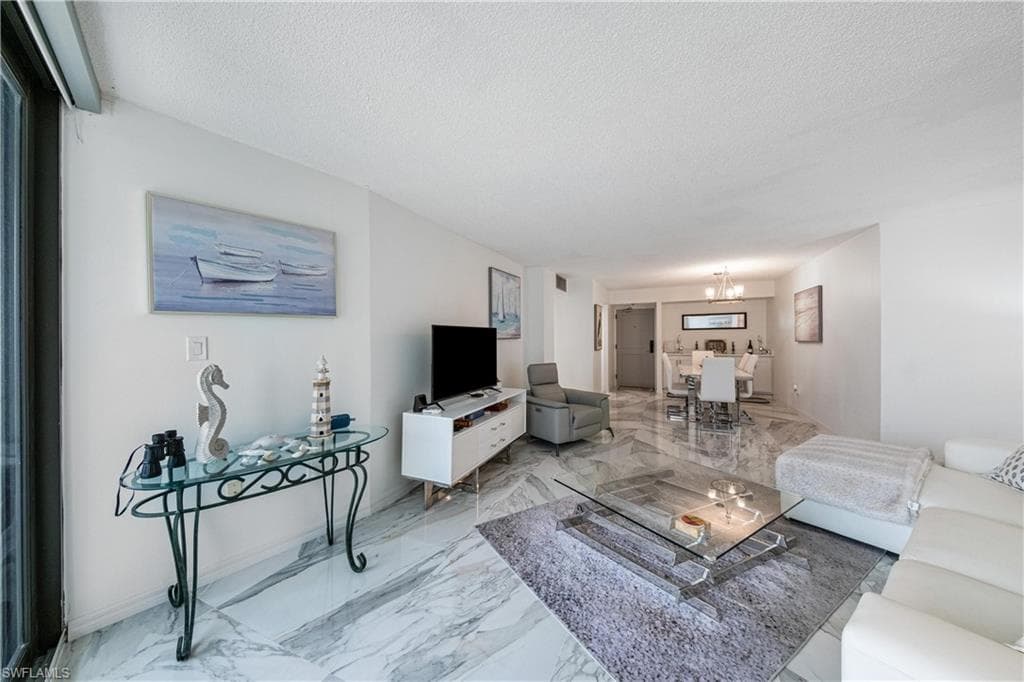 320 Seaview CT 1207-21