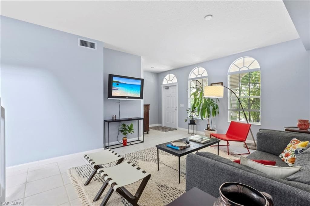 6112 Towncenter CIR-7