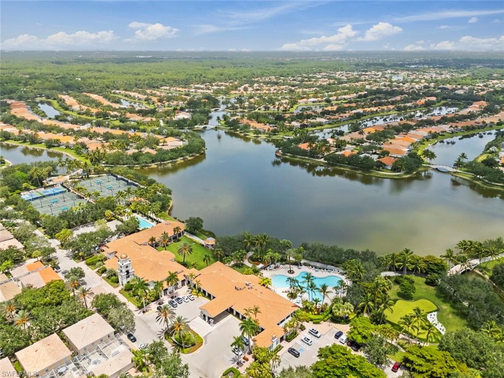 6112 Towncenter CIR-41