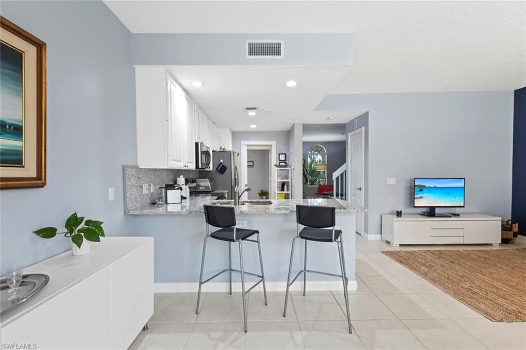 6112 Towncenter CIR-8