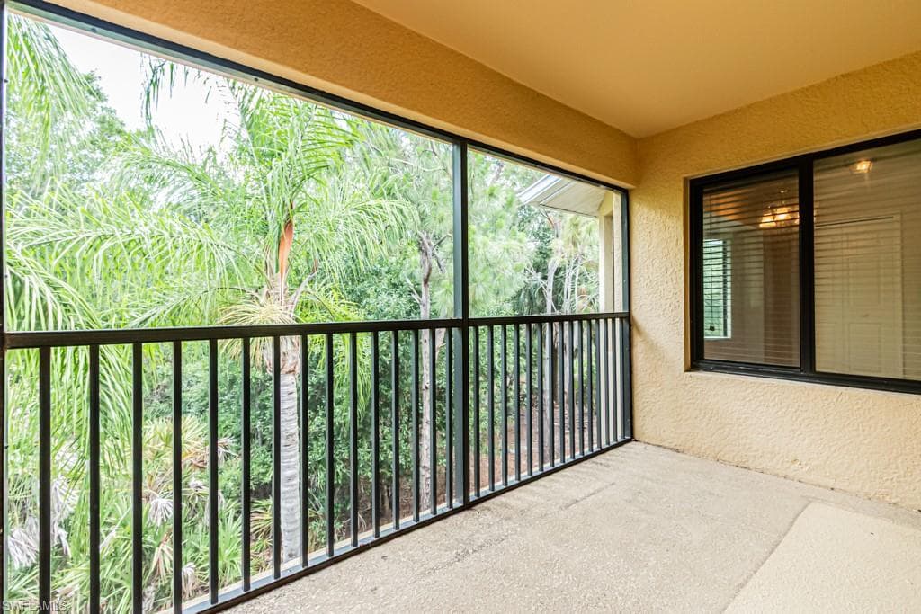 13761 Julias WAY 323-13