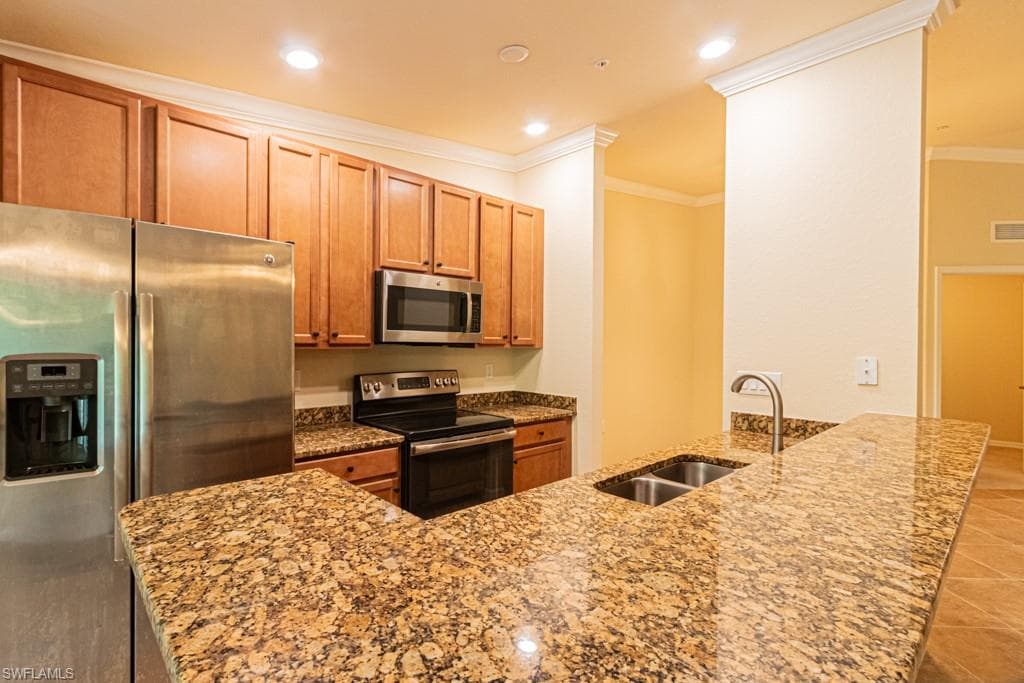 13761 Julias WAY 323-26