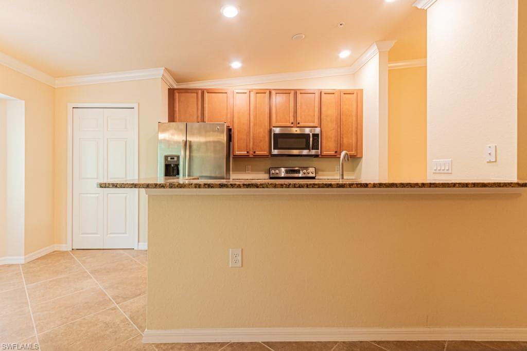 13761 Julias WAY 323-5