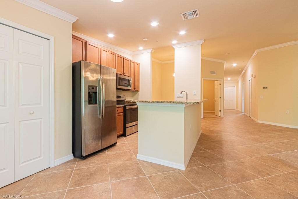 13761 Julias WAY 323-4