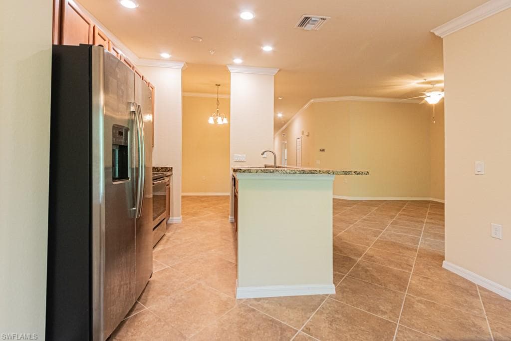 13761 Julias WAY 323-25