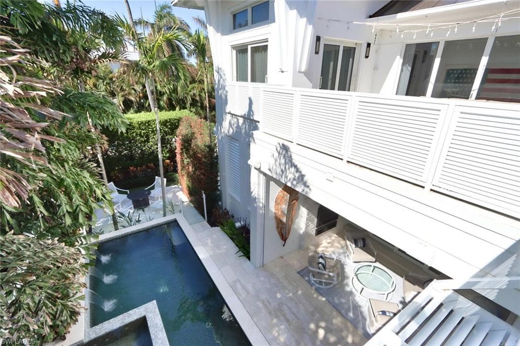 675 2nd ST S-33