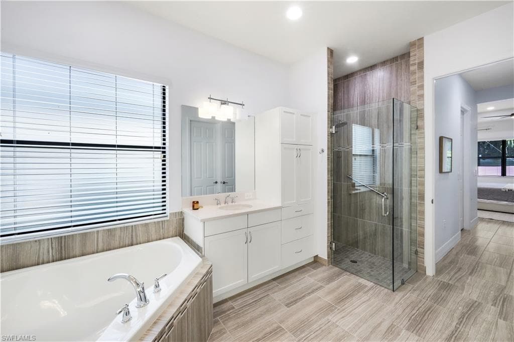 13836 Luna DR-17