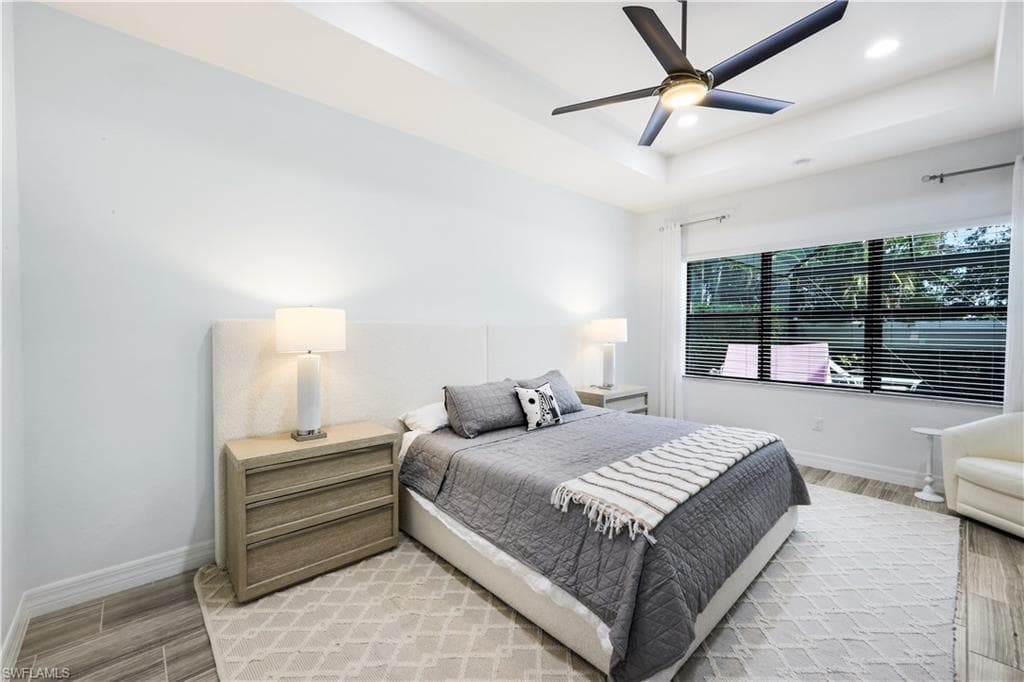 13836 Luna DR-15