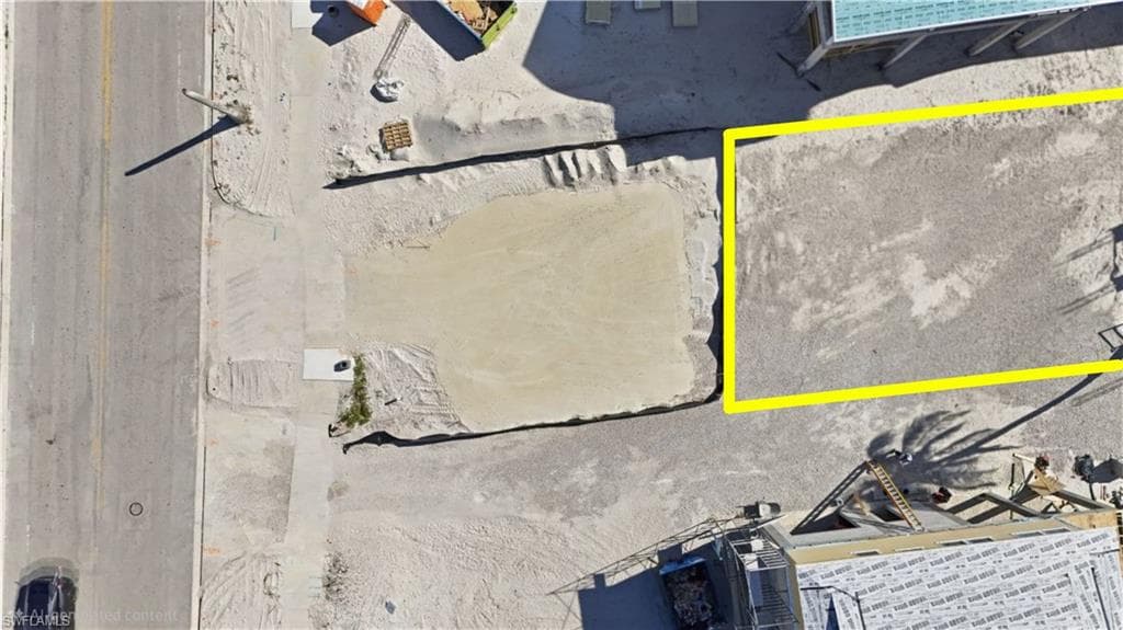 716 Estero BLVD-13