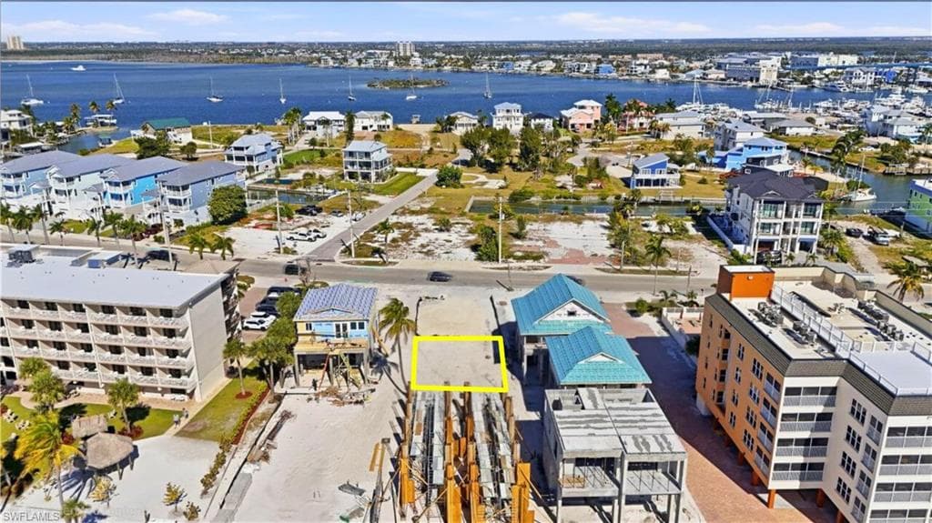 716 Estero BLVD-15