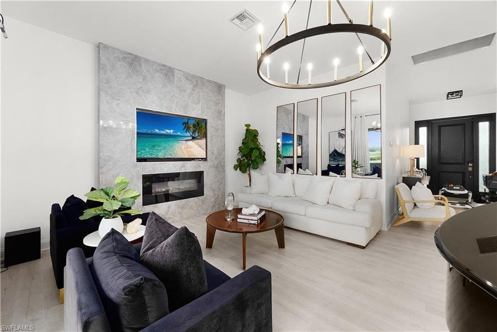 598 ASTON LAKE CT-4