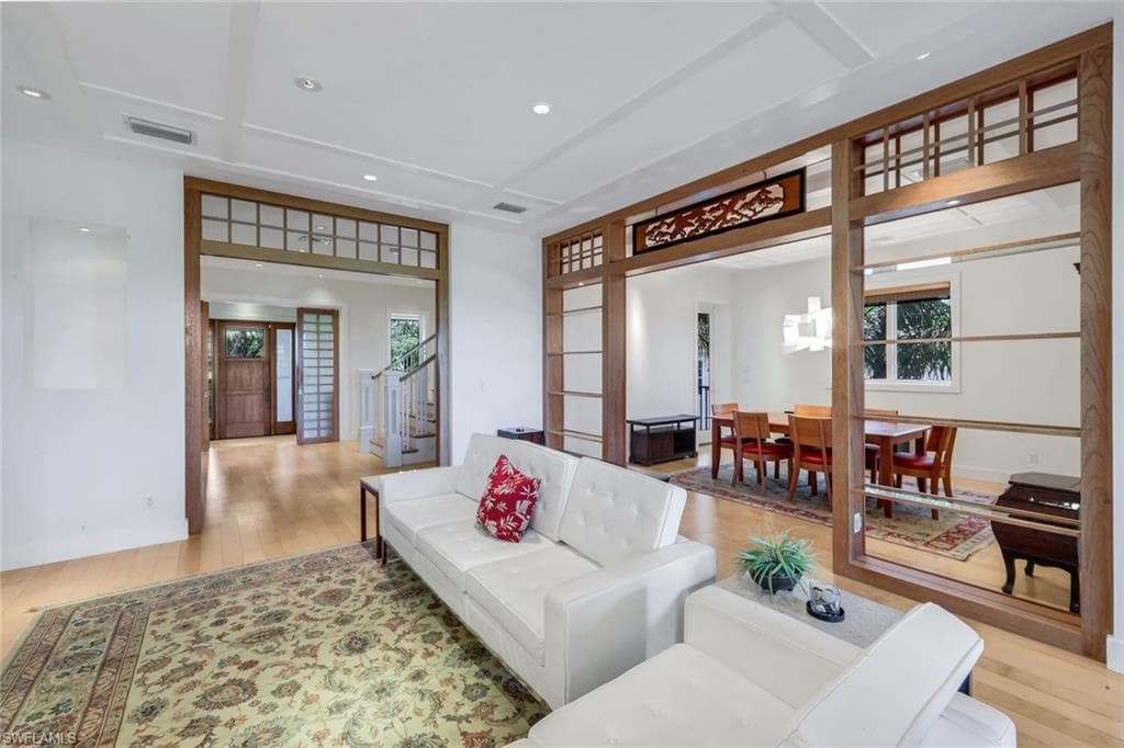 834 HIDEAWAY CIR W-6