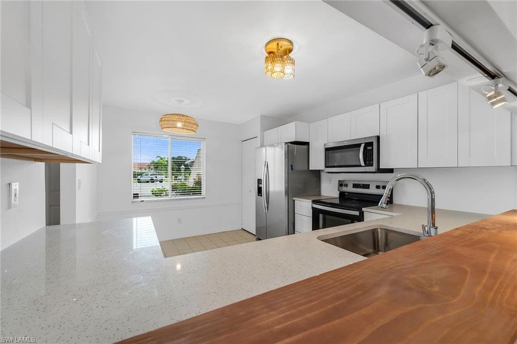 208 Furse Lakes CIR D6-9