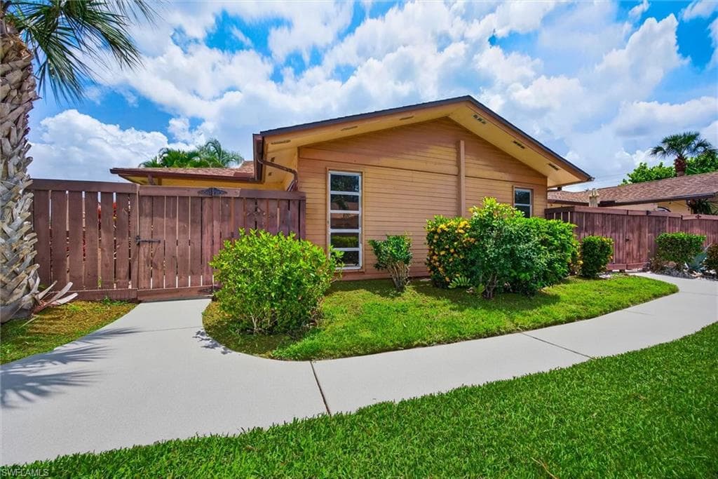 6315 Royal Woods DR-34