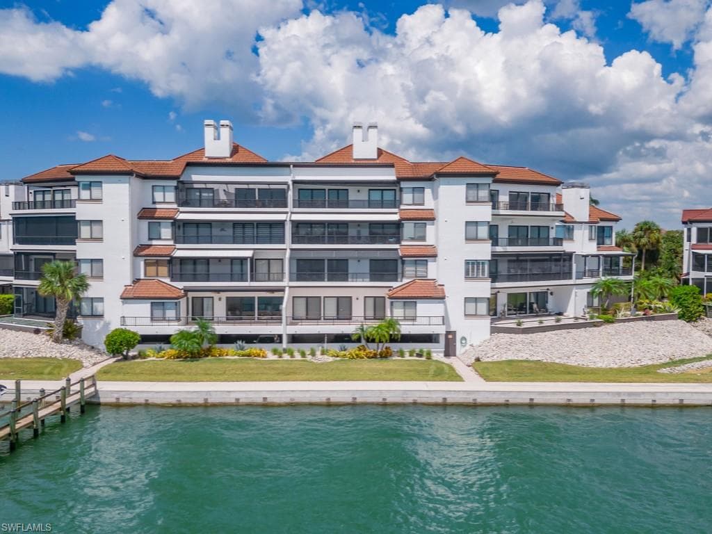 232 La Peninsula BLVD 232-2