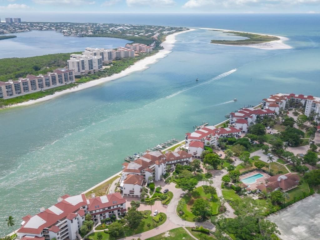 232 La Peninsula BLVD 232-26